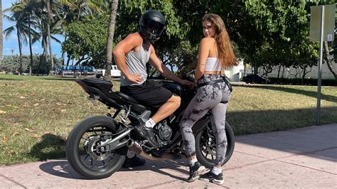 chalina nackt|Heißeste Bikerchick aus Miami .